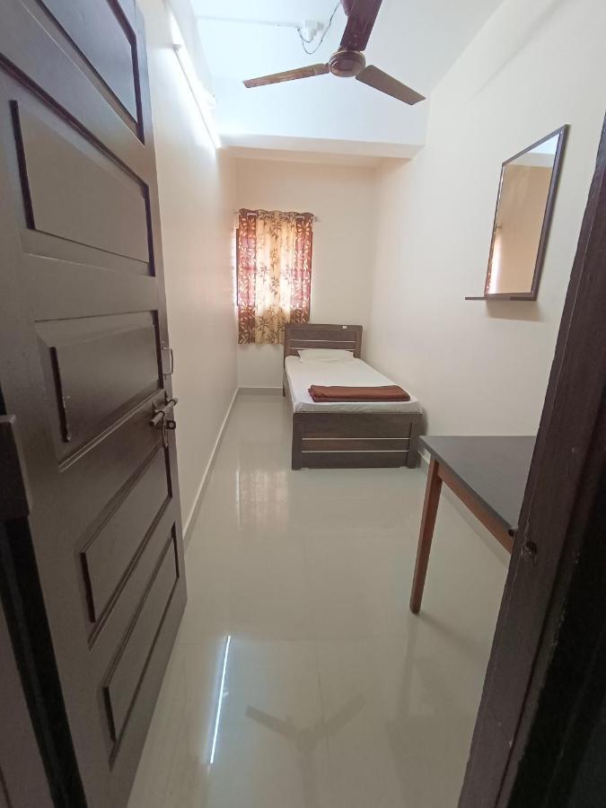 Shri Vasant Lodge Хубли Экстерьер фото